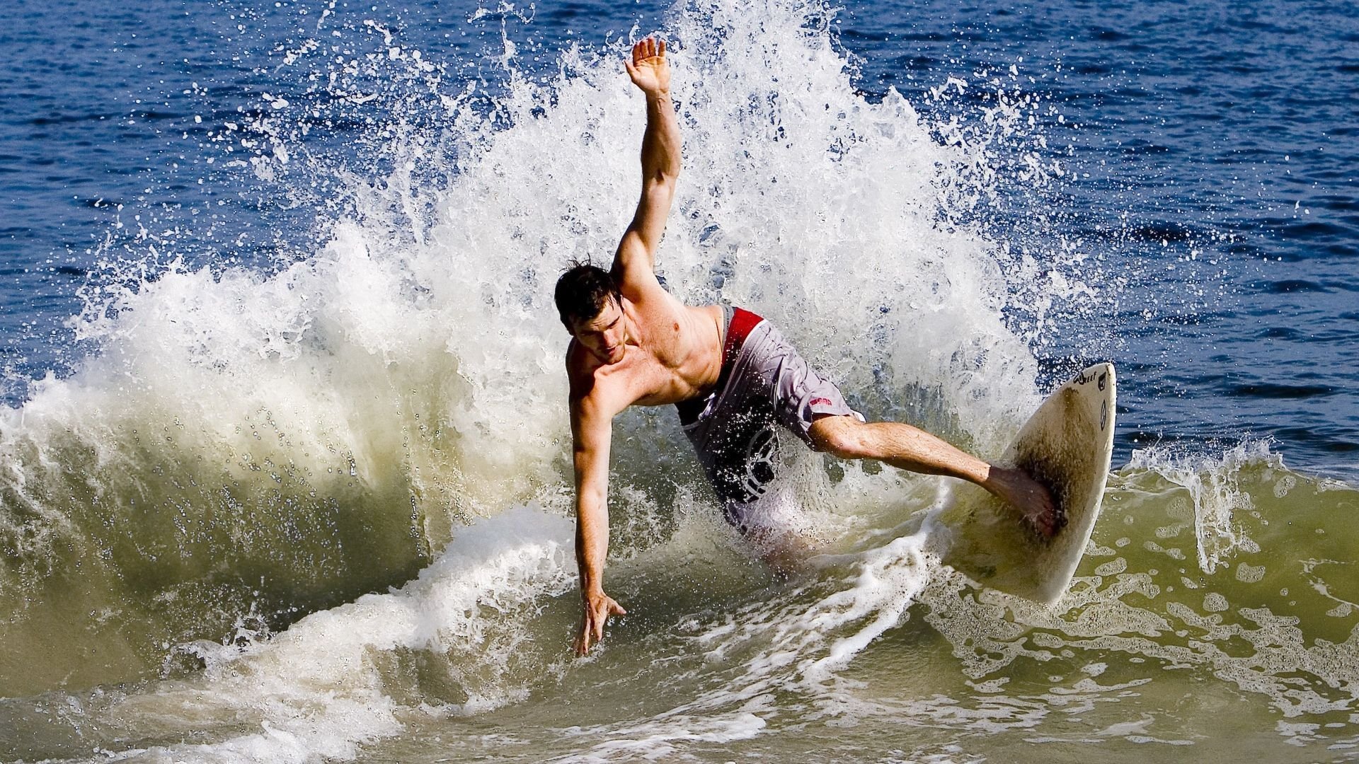 巴塞罗那夺得西甲冠军，哈维执教成果显著，巴塞罗那 西甲冠军