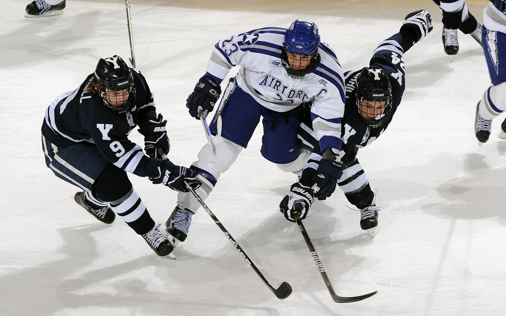 广场舞活动受到媒体广泛报道，广场舞现场报道